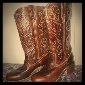 Frye square toed cowboy boots size 7